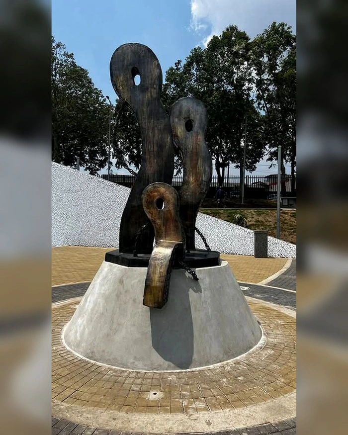 La Familia — Sylvia Sánchez & Estuardo Méndez-Ruiz